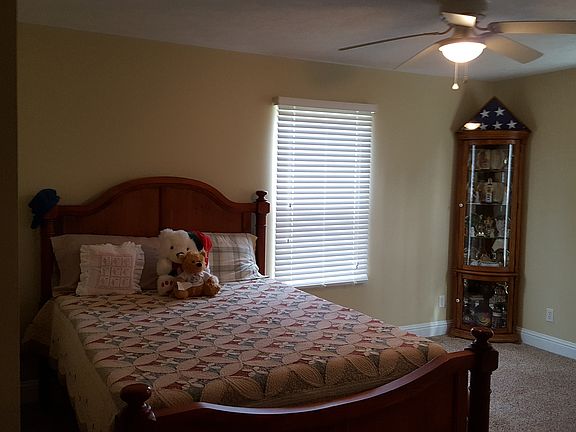5th image of 308 W Florence St