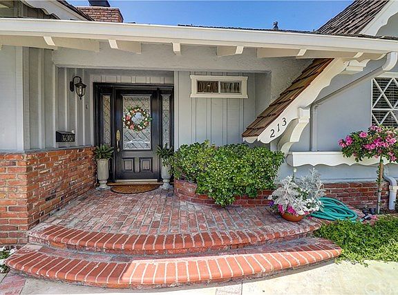 2nd image of 213 Ladera Vista Dr