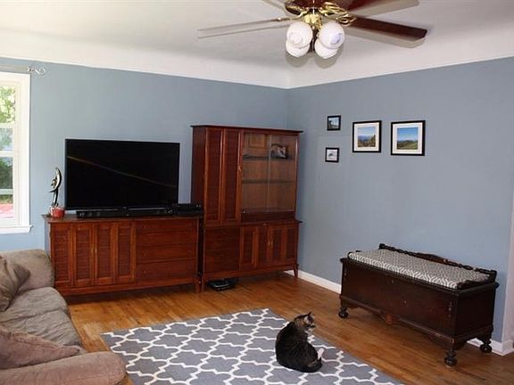 4th image of 464 Owendale St