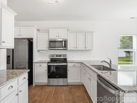 3rd image of 14041 Clayborn St