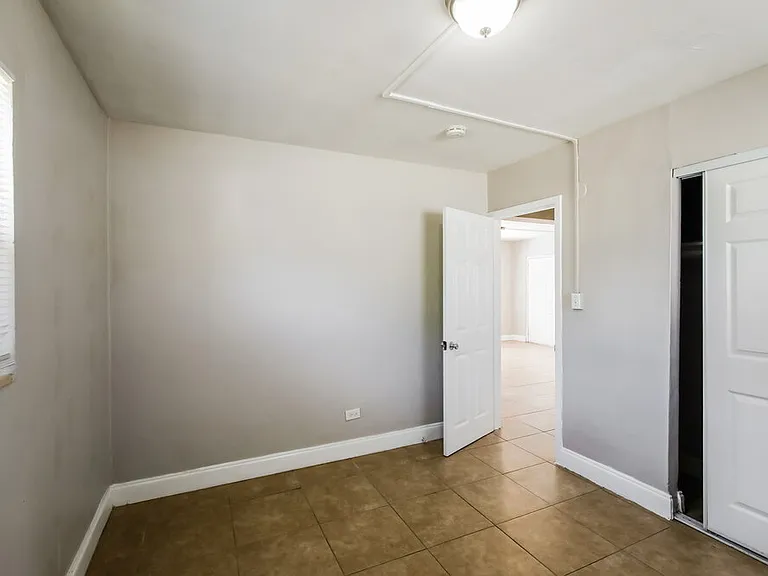 2814 NW 6th St — Photo 9