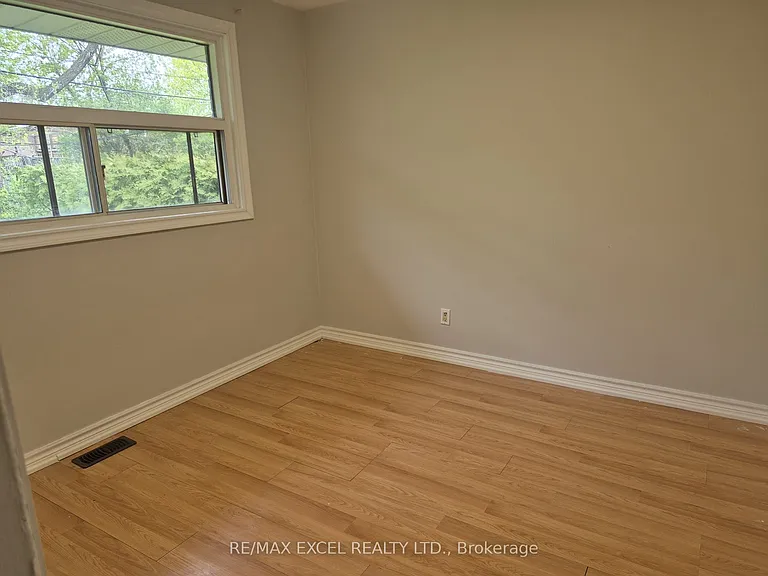 16 Sundance Cres — Photo 15