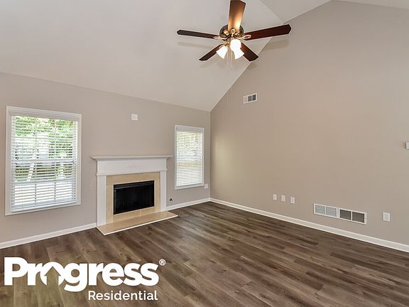 4th image of 4940 Roxton Ln