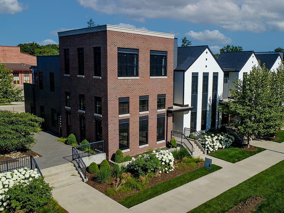 1st image of 419 Main St
