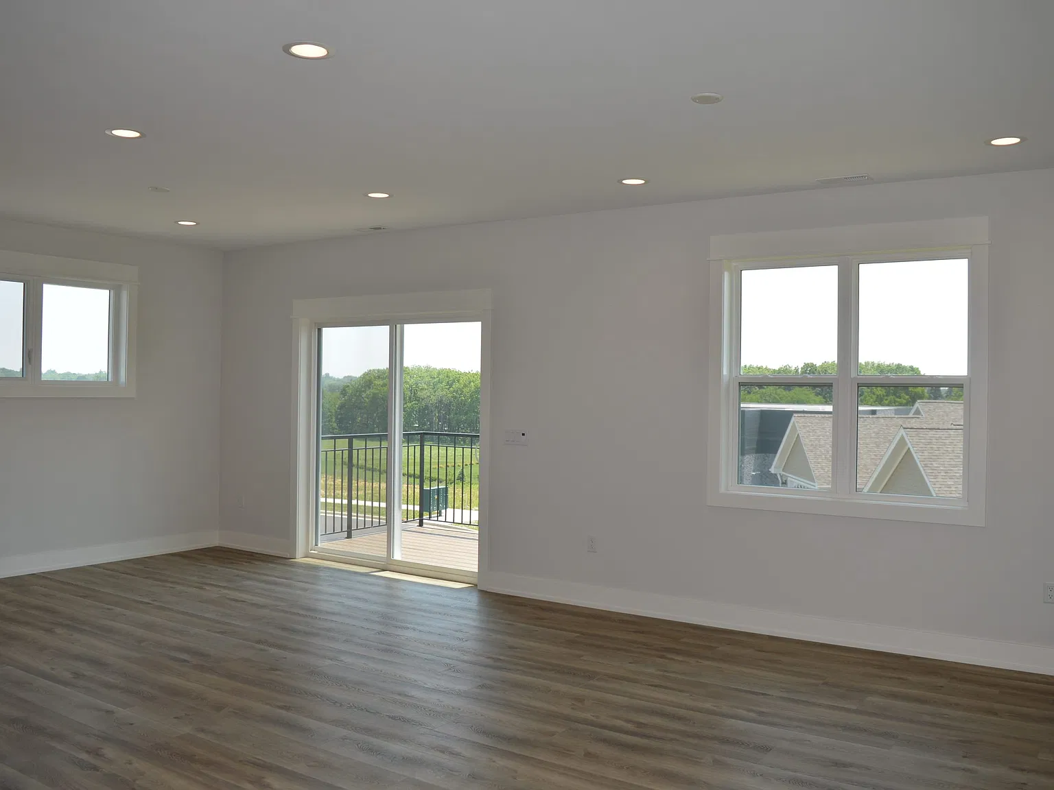 3 bed, 1854 sqft, $2,495 — Photo 4