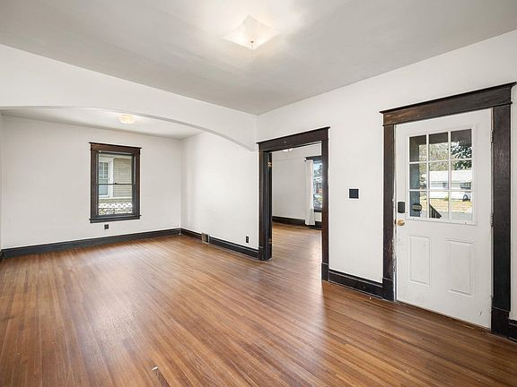 5th image of 416 E Everett Ave