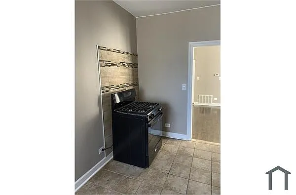 Building Photo - 4224 W Jackson Blvd #2B