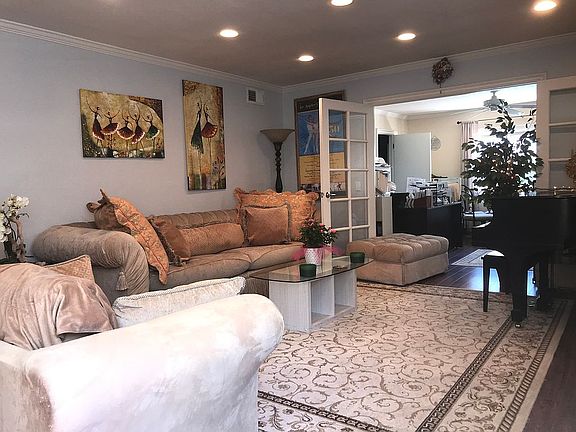 4th image of 22152 Del Valle St