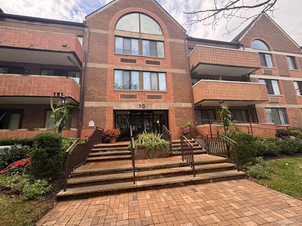 10 Canterbury Road #1B, Great Neck, NY 11021