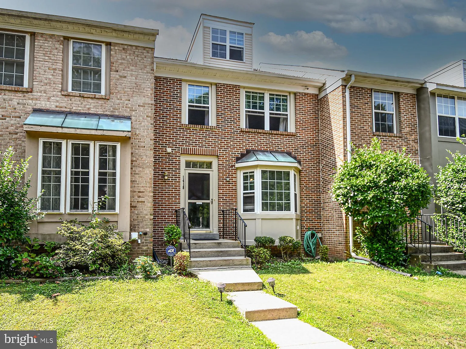 4 bed, 3.5 bath, 1950 sqft, $2,950 — Photo 1