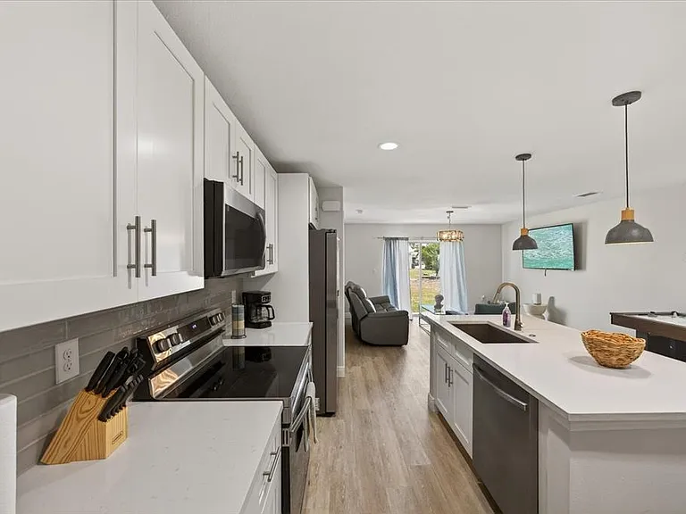 12114 Clarendon Ave — Photo 13