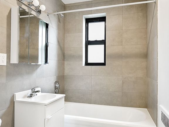 5th image of 40 Linden Blvd APT 5B