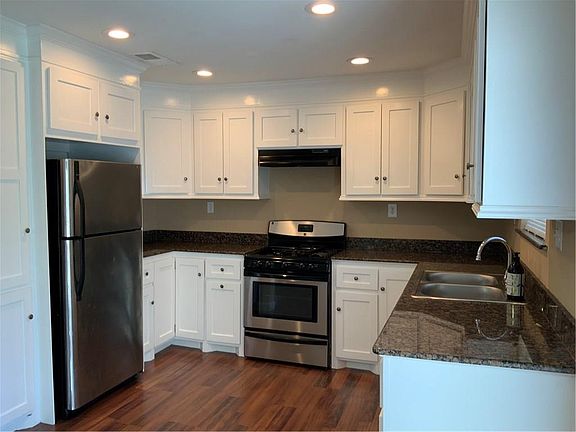 3rd image of 774 Lansdown Dr