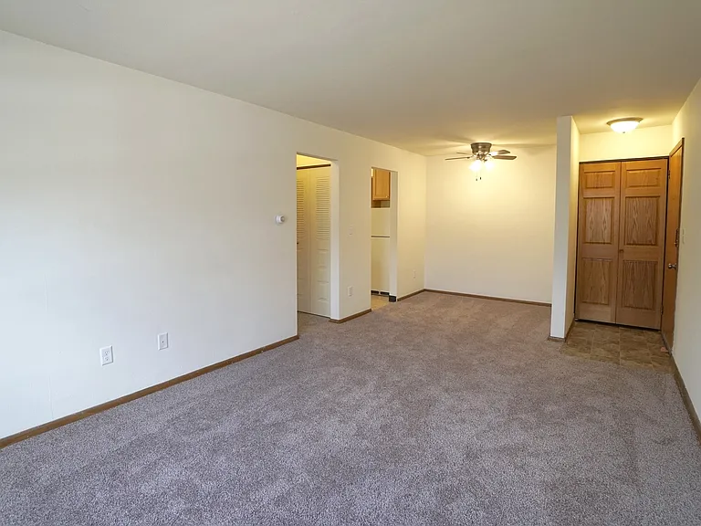 Adrian Apartments (CLO) — Photo 6