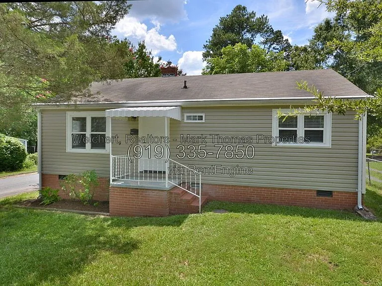2405 Albany St — Photo 25