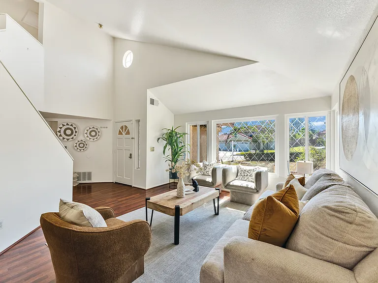 6587 Shawna Ave — Photo 4