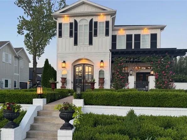 102 NE F St, Bentonville, AR 72712