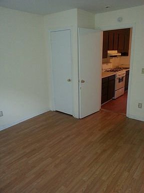 5th image of 3160 Spring Valley Dr APT 1