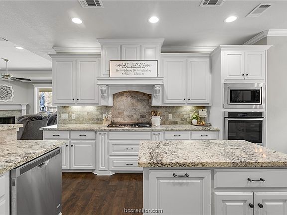 4th image of 15611 Long Creek Ln