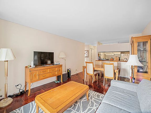 2nd image of 2373 Broadway APT 1032