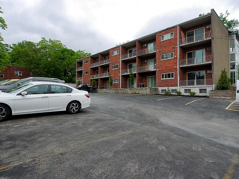 2935 Marshall Ave — Photo 13