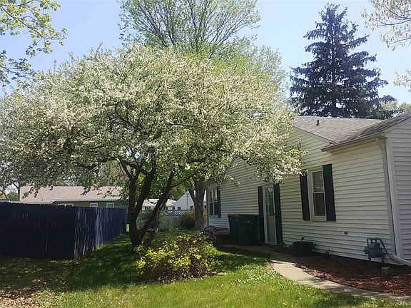2nd image of 727 Memorial Dr