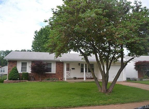 2nd image of 1095 Lees Ln