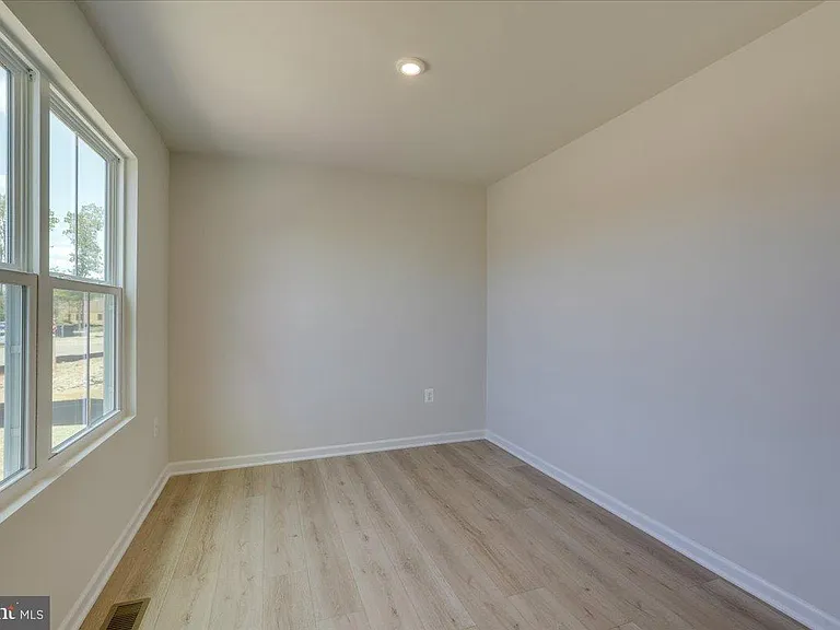 18045 South Village Dr — Photo 4