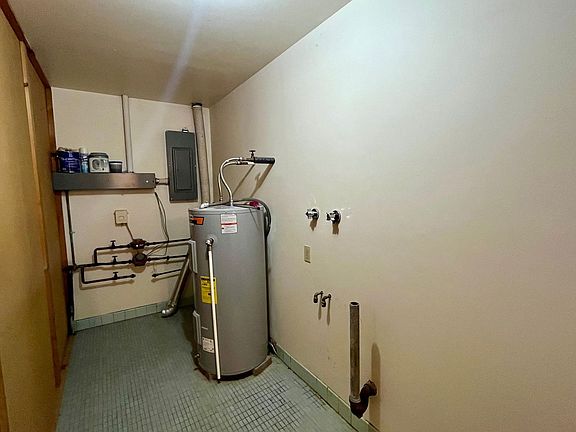 4th image of 1703 Sawyer Dr #G