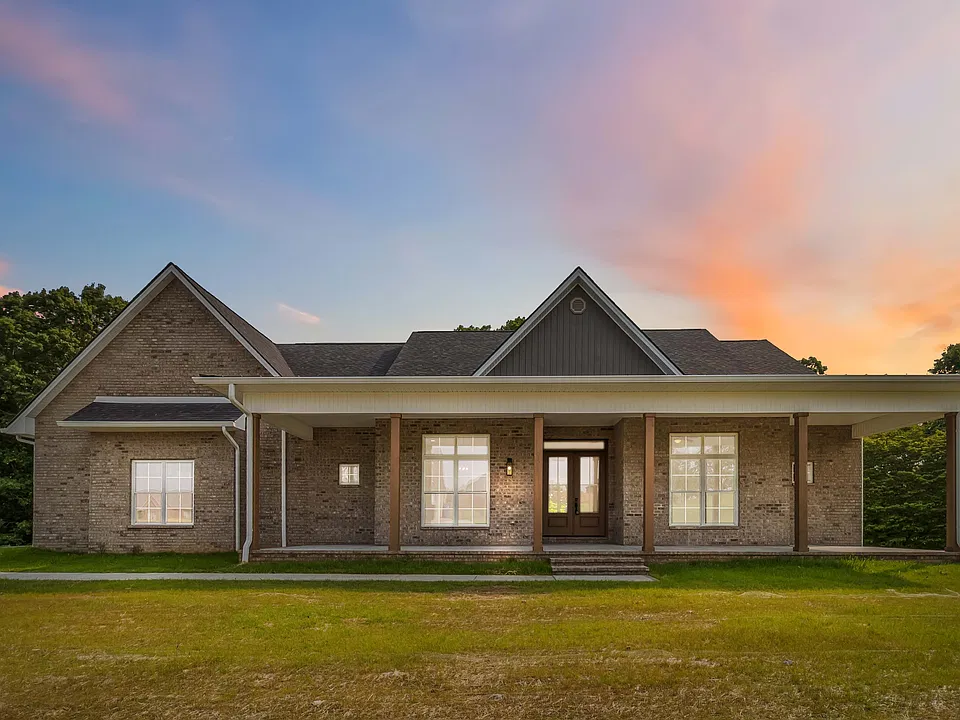 370 Splendor View Dr