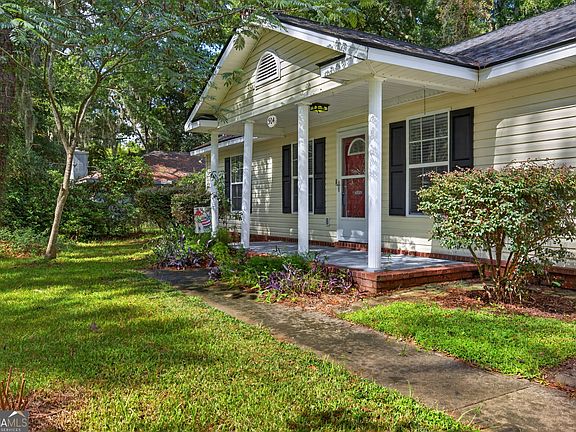 4th image of 504 Lake Dr