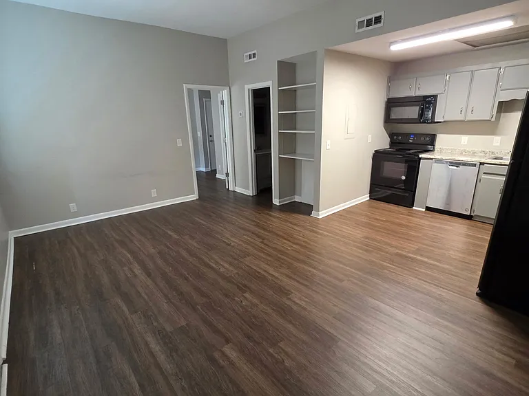 2113 Belmont Blvd #2 — Photo 2