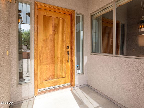5th image of 2327 S Cliff Dr