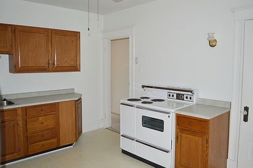 3rd image of 2824 Linwood Ave #2