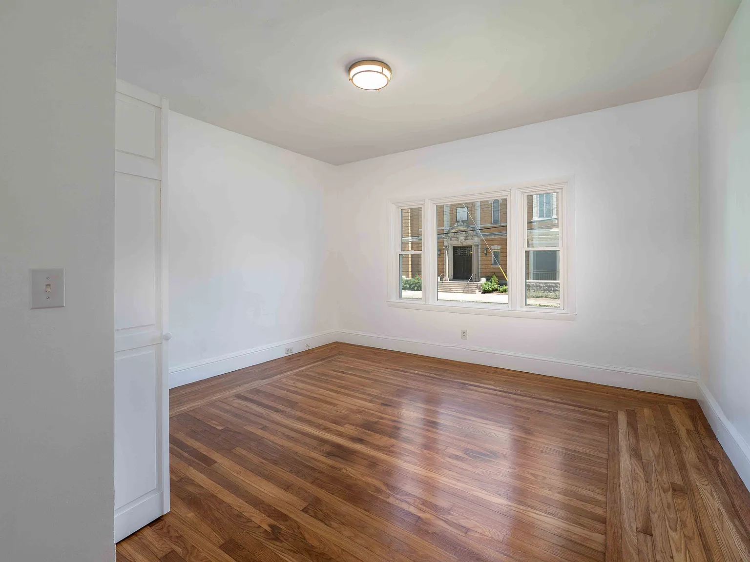 4 bed, 1100 sqft, $850 — Photo 3
