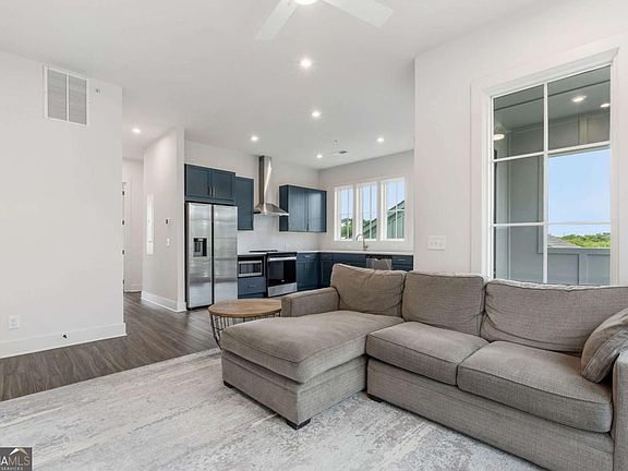 4th image of 1290 Longreen Ter NW Unit 2