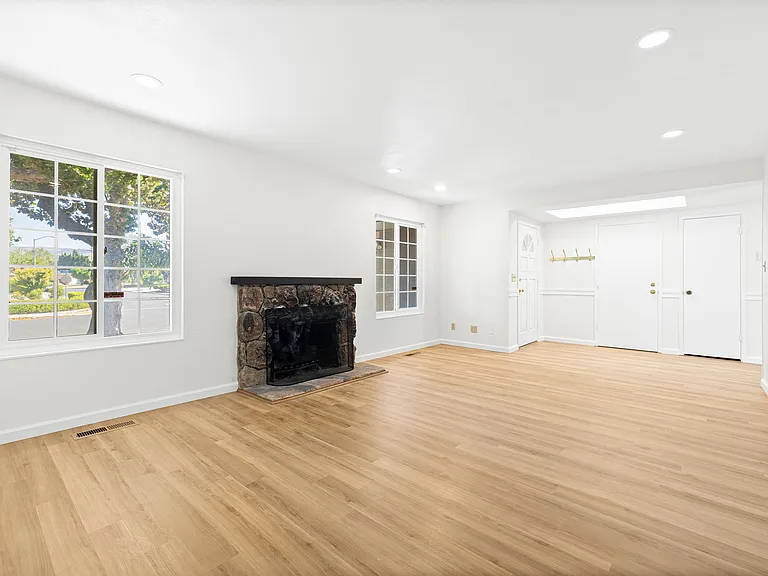 35047 Clover St — Photo 6