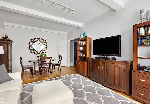 3rd image of 50 W 96th St APT 1C