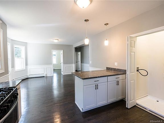 4th image of 1391 Corbin Ave #3