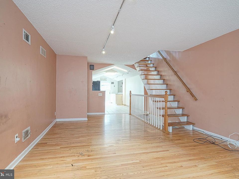1st image of 2645 S Alder St