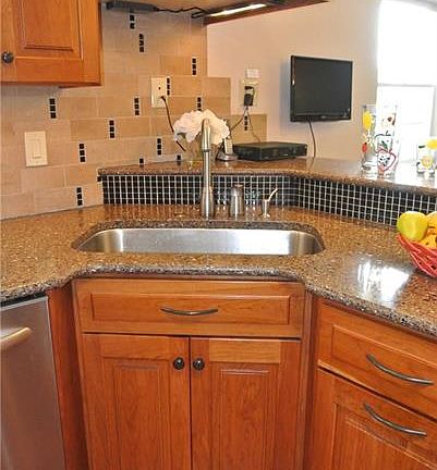 5th image of 3986 Tuxey Ave