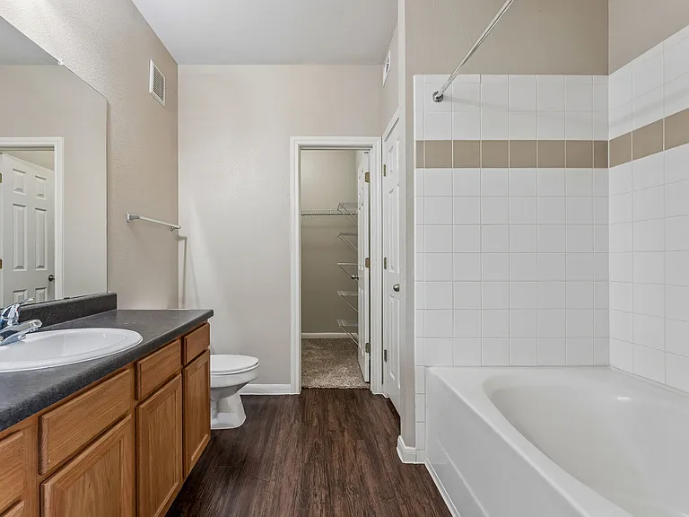 Point Royale Apartments — Photo 16