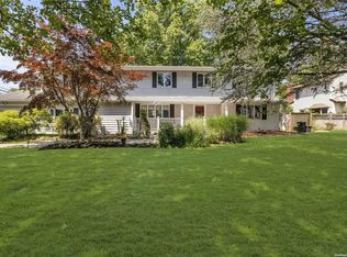 26 Kirkland Dr, Greenlawn, NY 11740