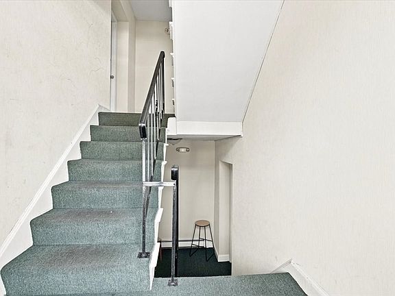 3rd image of 7 Endicott St APT 3