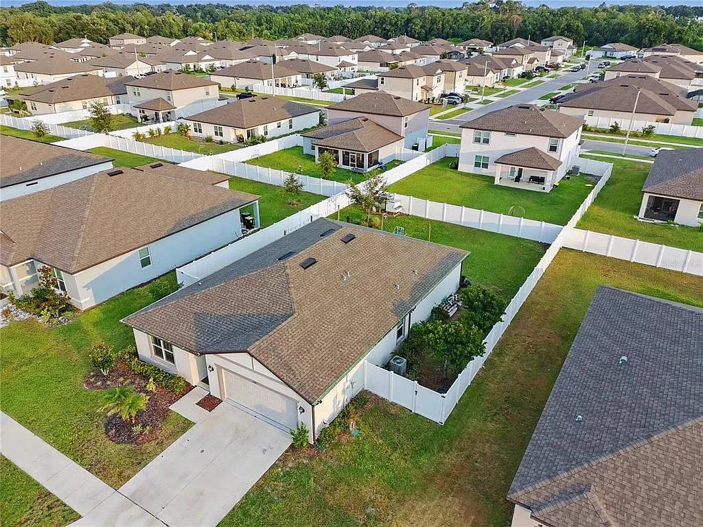 4 bed, 2.0 bath, 2285 sqft, $2,100 — Photo 4