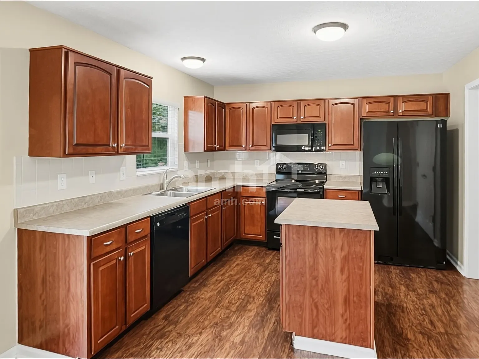 3 bed, 2.5 bath, 1840 sqft, $2,440 — Photo 4
