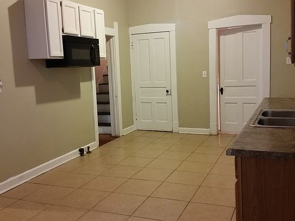 5th image of 817 N Temple Ave