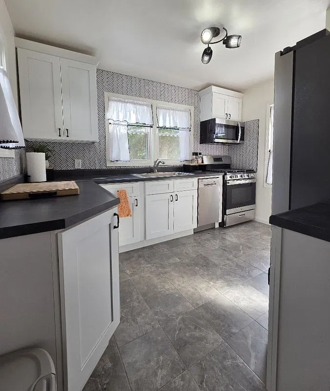 5 bed, 2.0 bath, 2040 sqft, $6,000 — Photo 4
