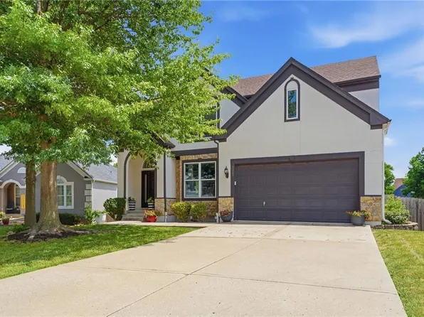 9317 N Charlotte Ct, Kansas City, MO 64155