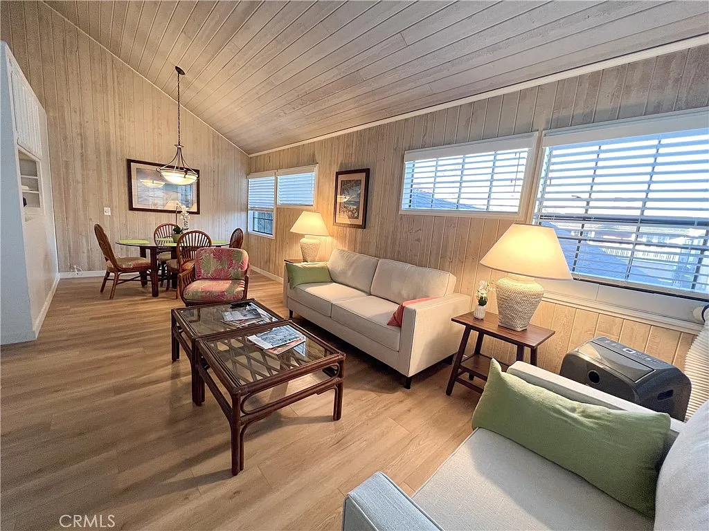 2 bed, 800 sqft, $4,750 — Photo 3